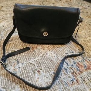 Vintage Coach classic city bag crossbody.  Excellent condition!